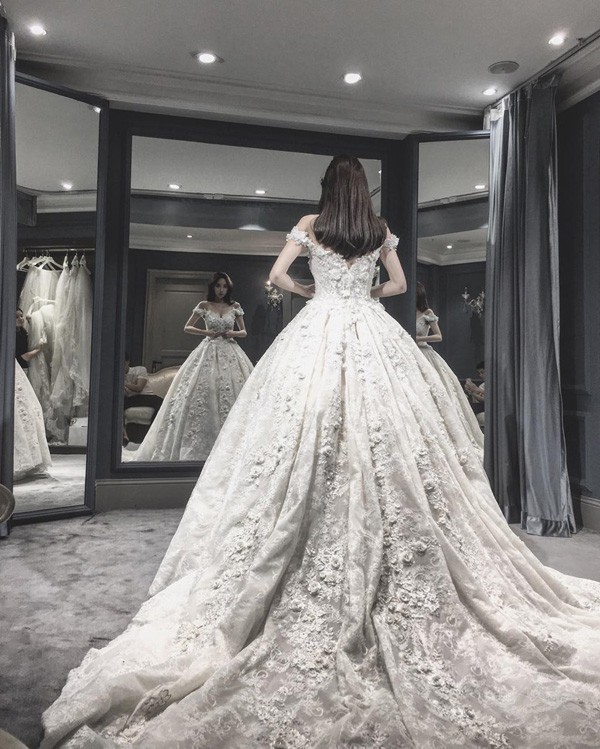 Cuộc sống xa hoa, nhan sắc trông mòn con mắt của Di Vy Tịnh - hot mom nổi danh Trung Quốc